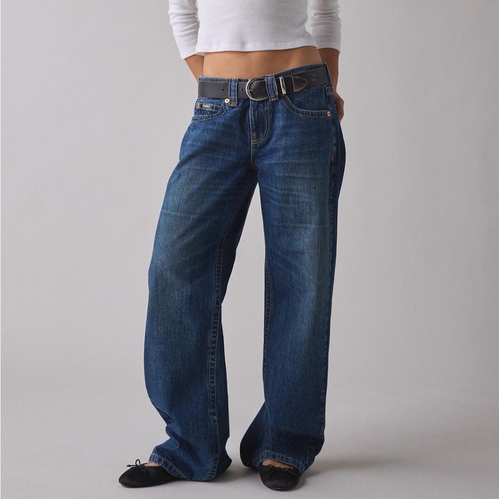 BDG Low-Rise Wide Leg Jean in medium wash
